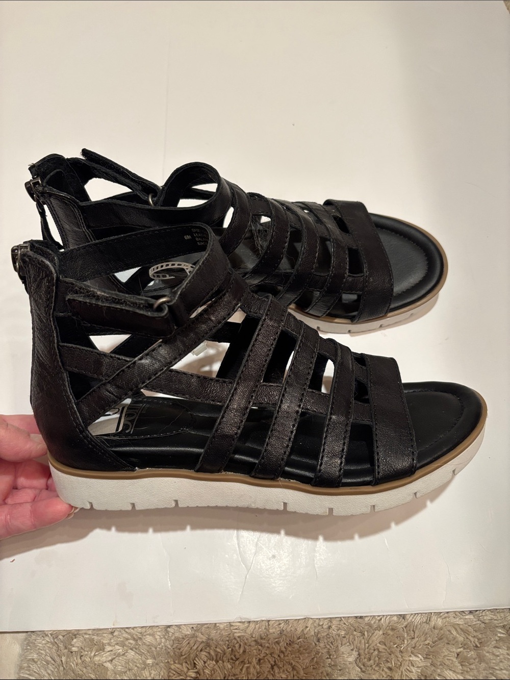 NWT Sofft Black Strappy Gladiator Sandals for Women 6 cute